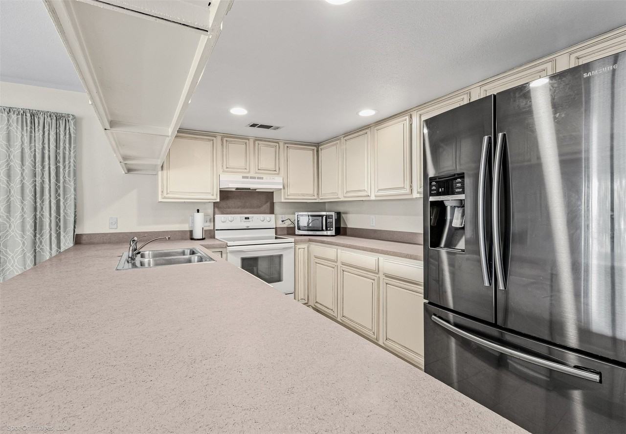 436 Yacht Club Dr #H - Photo 2 of 14