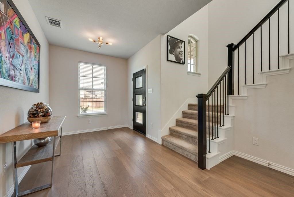 1220 Canuela Way - Photo 5 of 31