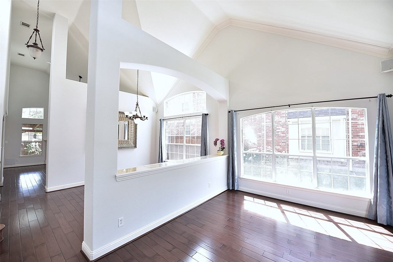 1125 Waterford Way - Photo 5 of 23