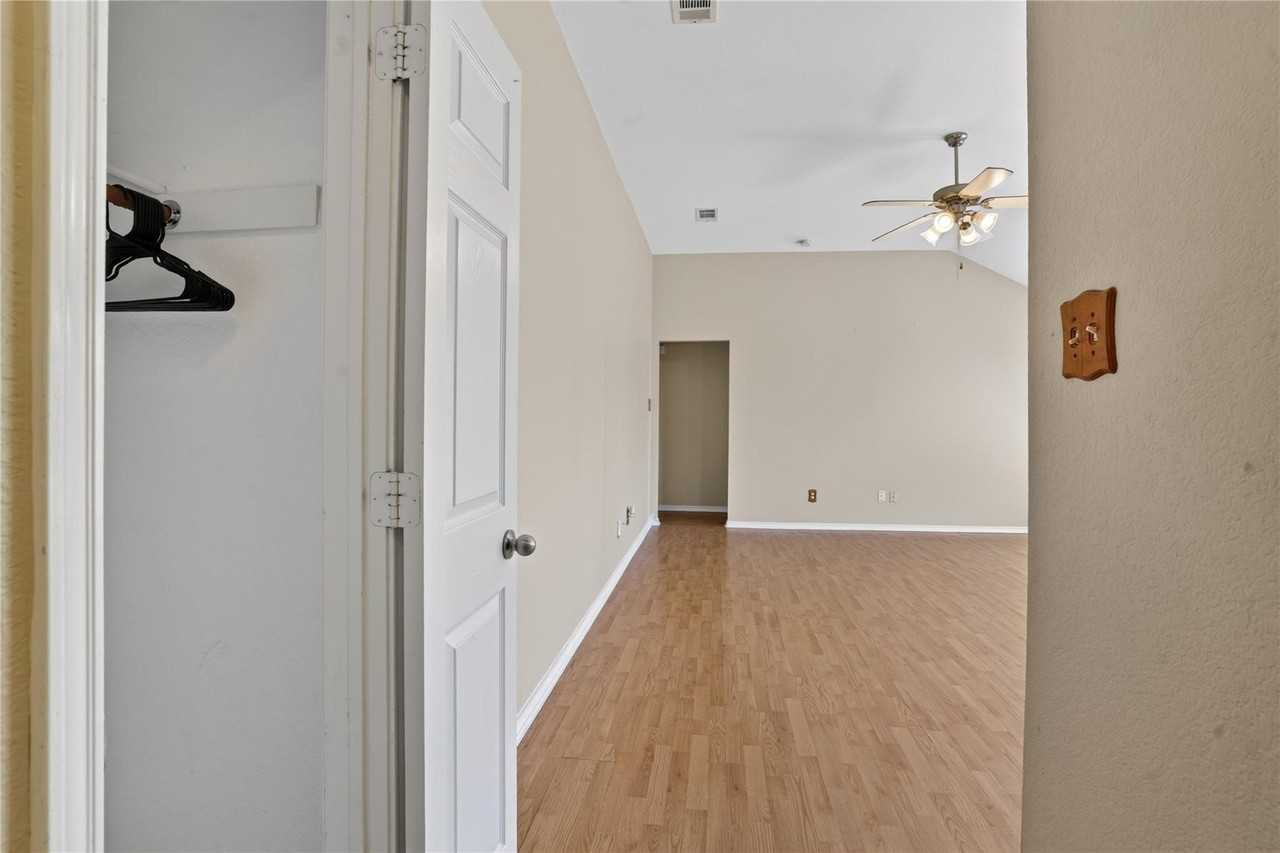 116 Meadow View Ln - Photo 2 of 20