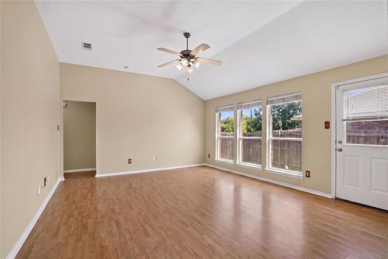 116 Meadow View Ln - Photo 3 of 20