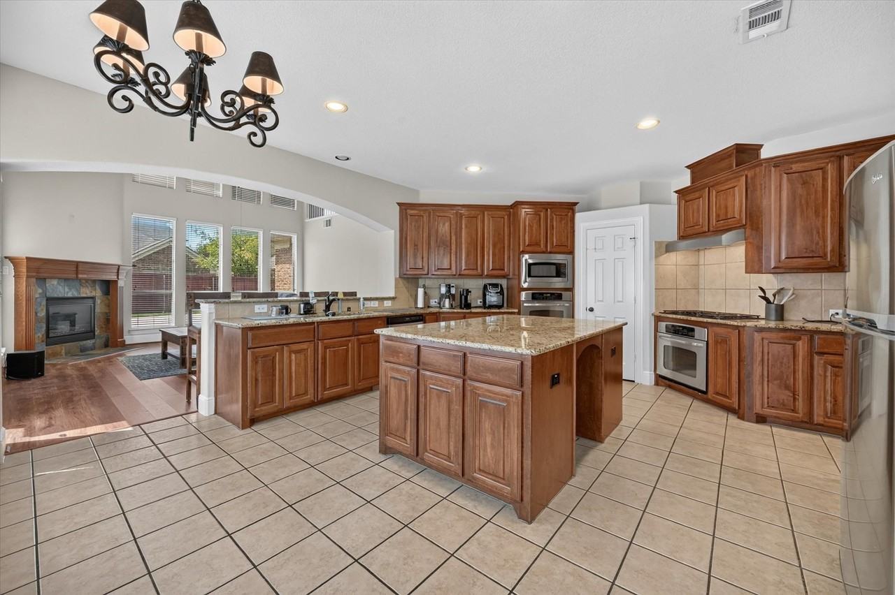 4612 Quiet Cir - Photo 5 of 23