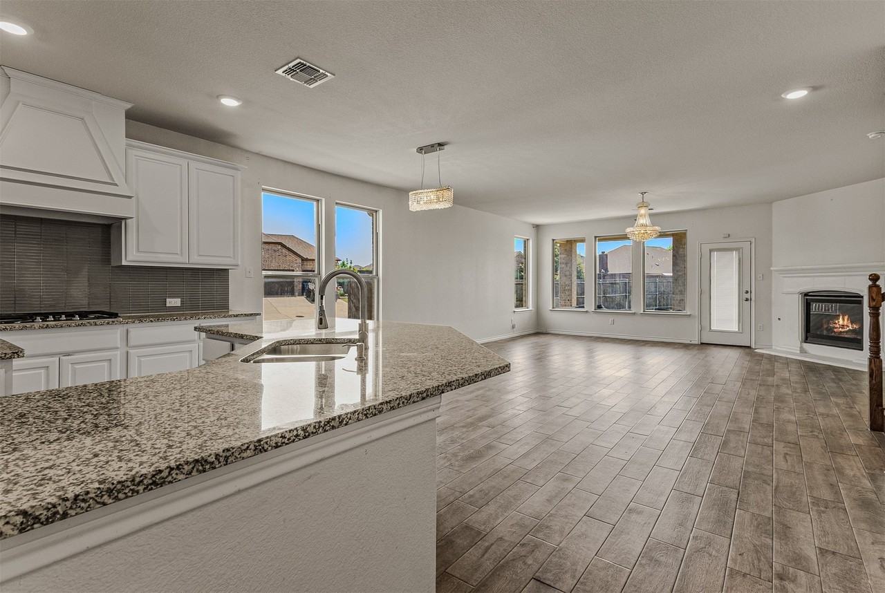 3109 Maverick Dr - Photo 2 of 35