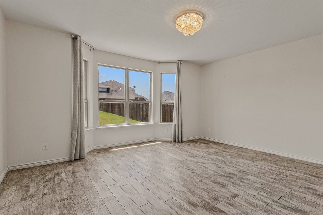 3109 Maverick Dr - Photo 4 of 35