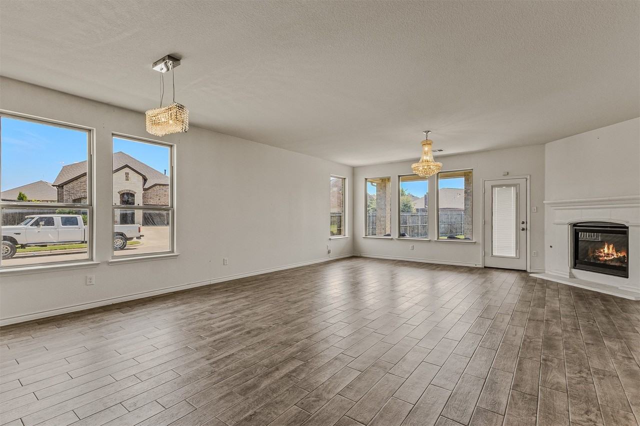 3109 Maverick Dr - Photo 6 of 35
