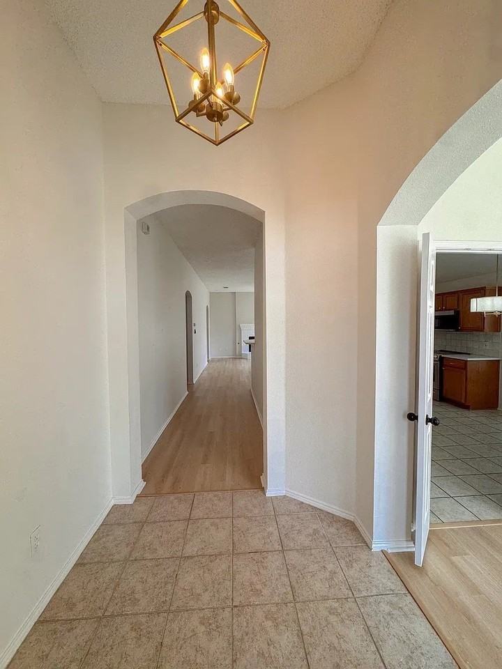 7015 Hillwood Dr - Photo 2 of 29