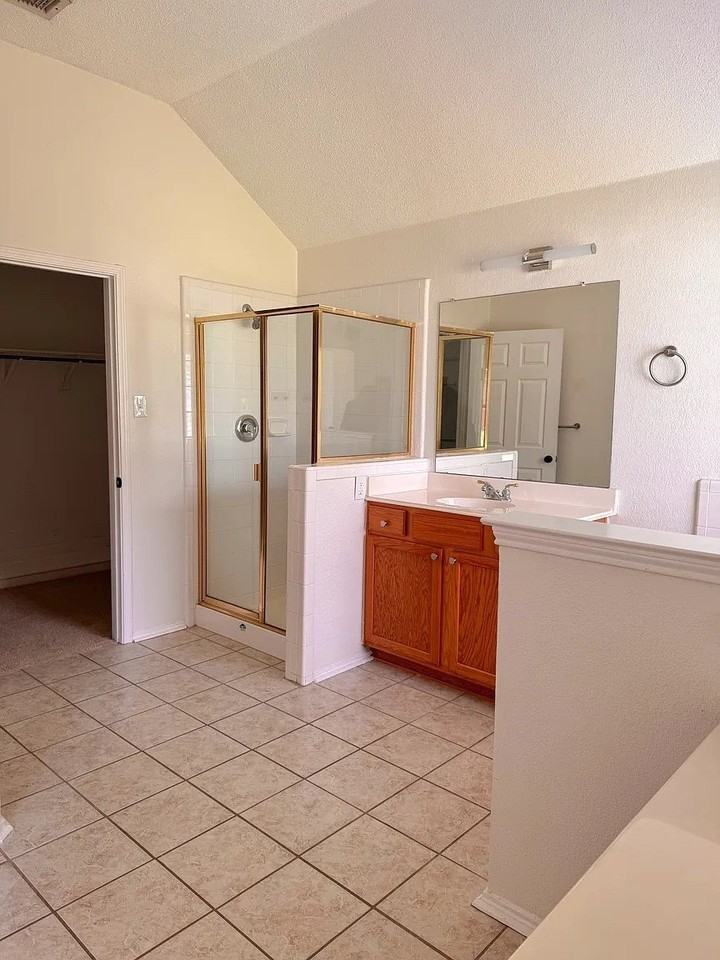 7015 Hillwood Dr - Photo 6 of 29