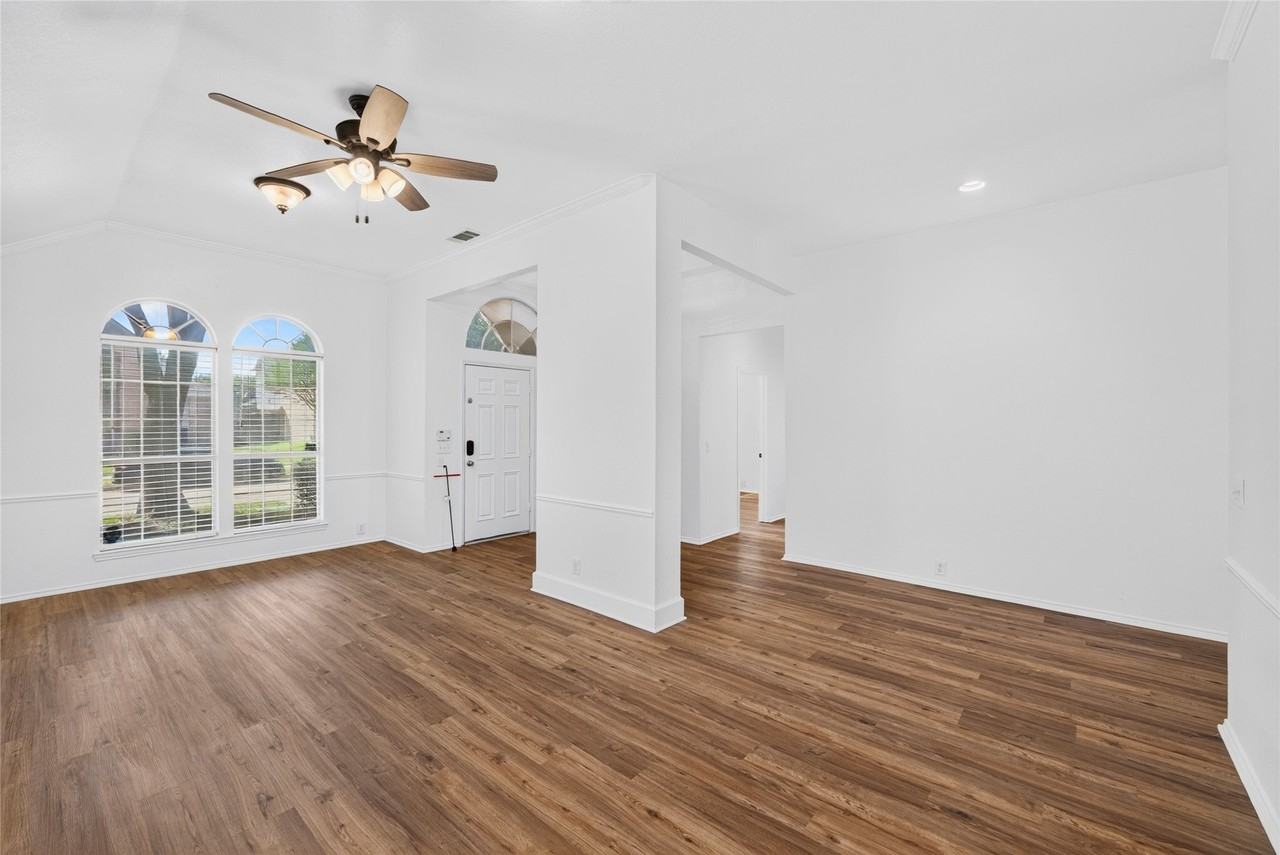 7008 Jasper Dr - Photo 4 of 35