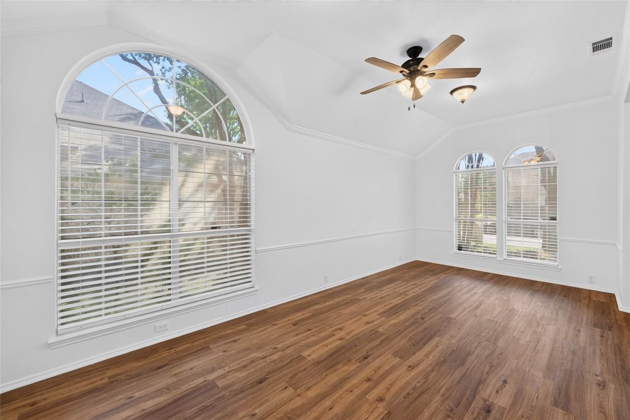 7008 Jasper Dr - Photo 5 of 35