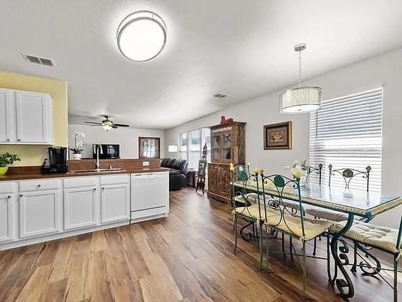 2731 Prairie Creek Dr - Photo 2 of 19