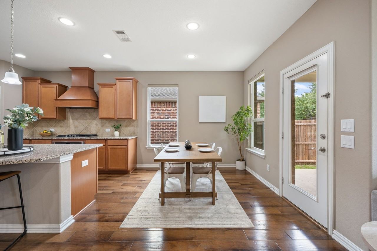 3713 Limousine Pkwy - Photo 5 of 35