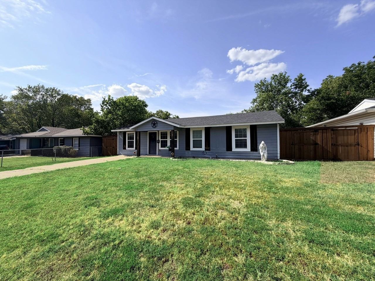 1109 Leyenda Dr - Photo 2 of 19