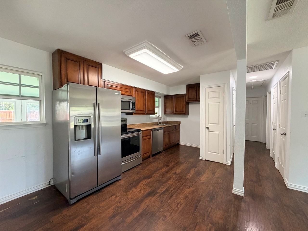 1109 Leyenda Dr - Photo 3 of 19