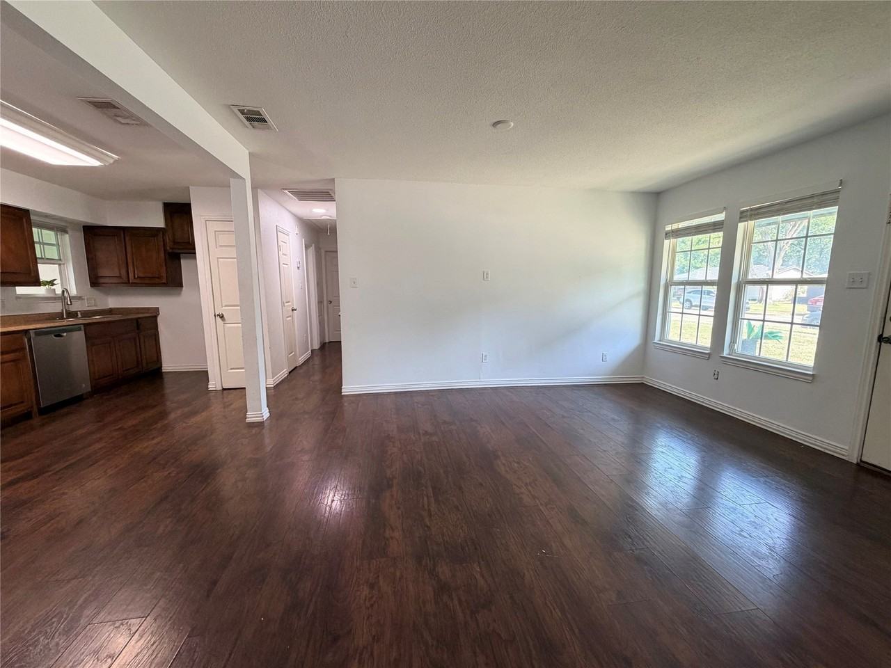 1109 Leyenda Dr - Photo 6 of 19