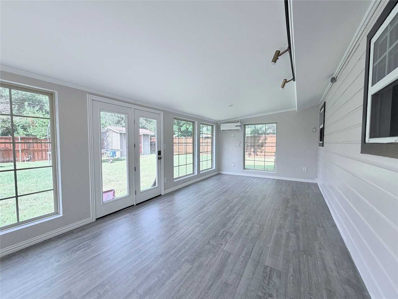 1109 Leyenda Dr - Photo 7 of 19