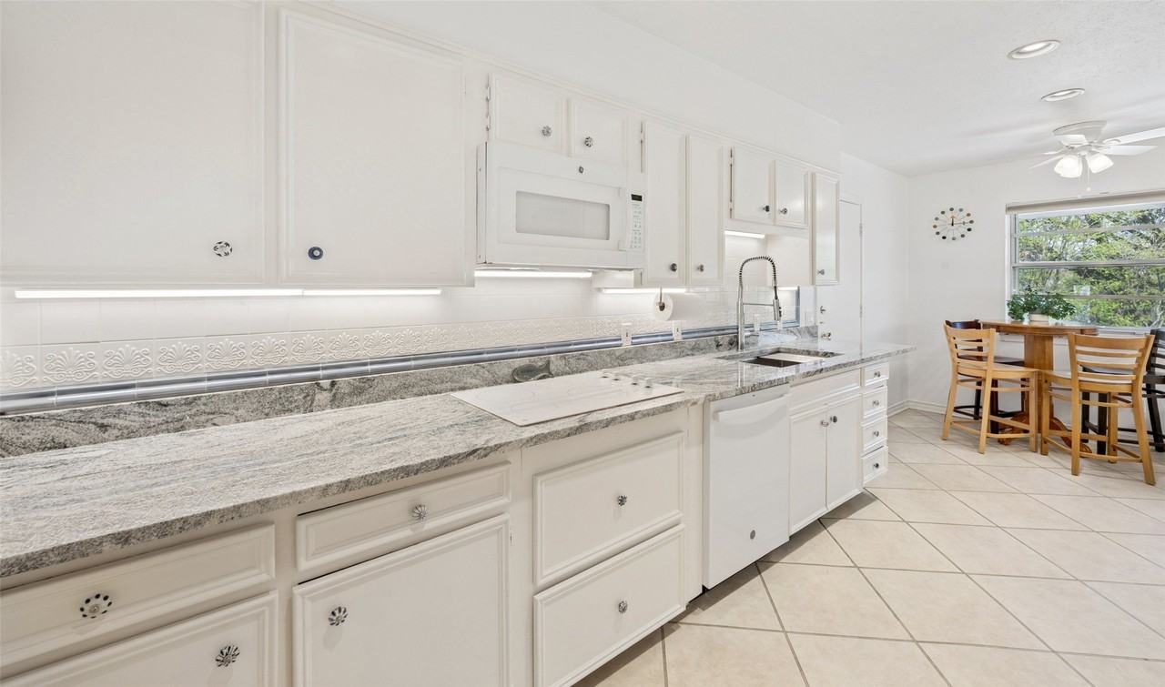 6311 Bandera Ave #D - Photo 5 of 26