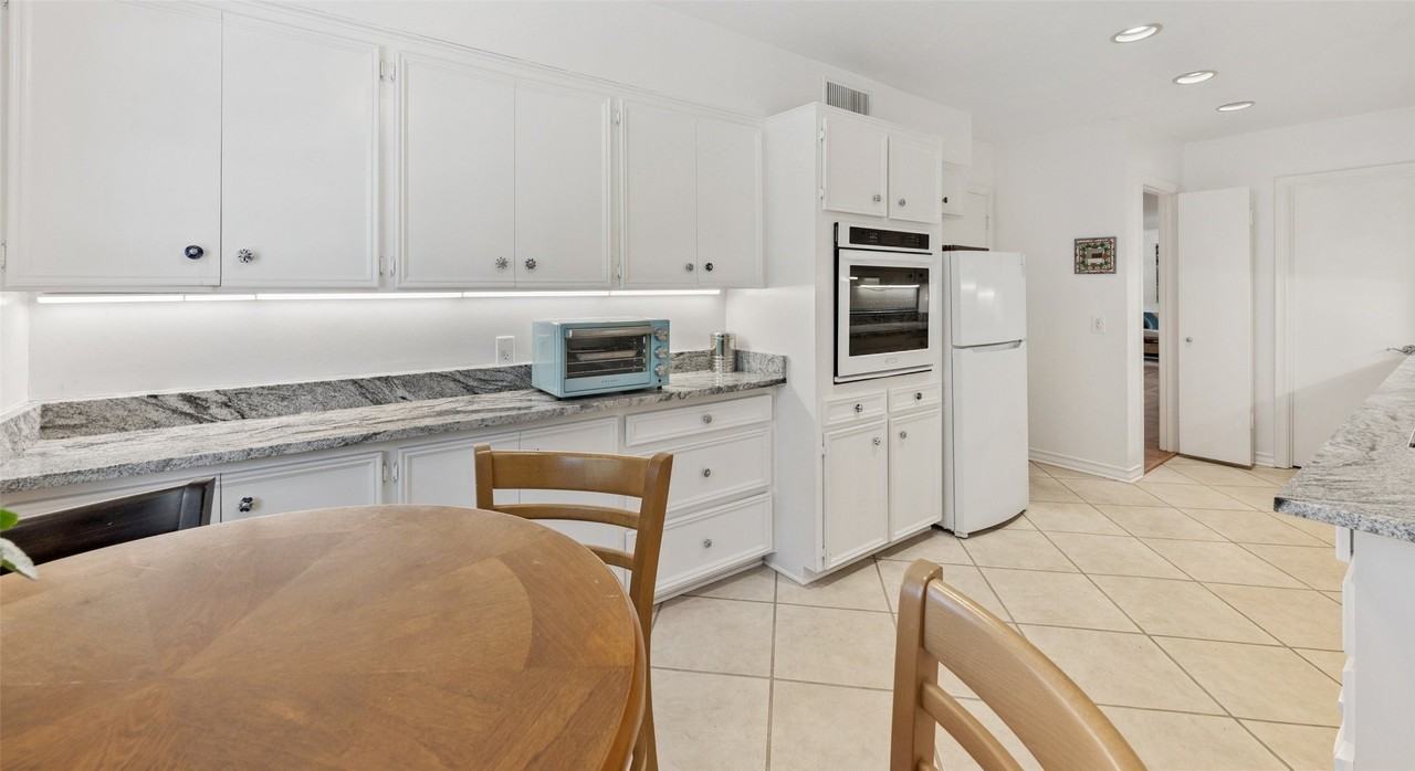 6311 Bandera Ave #D - Photo 7 of 26