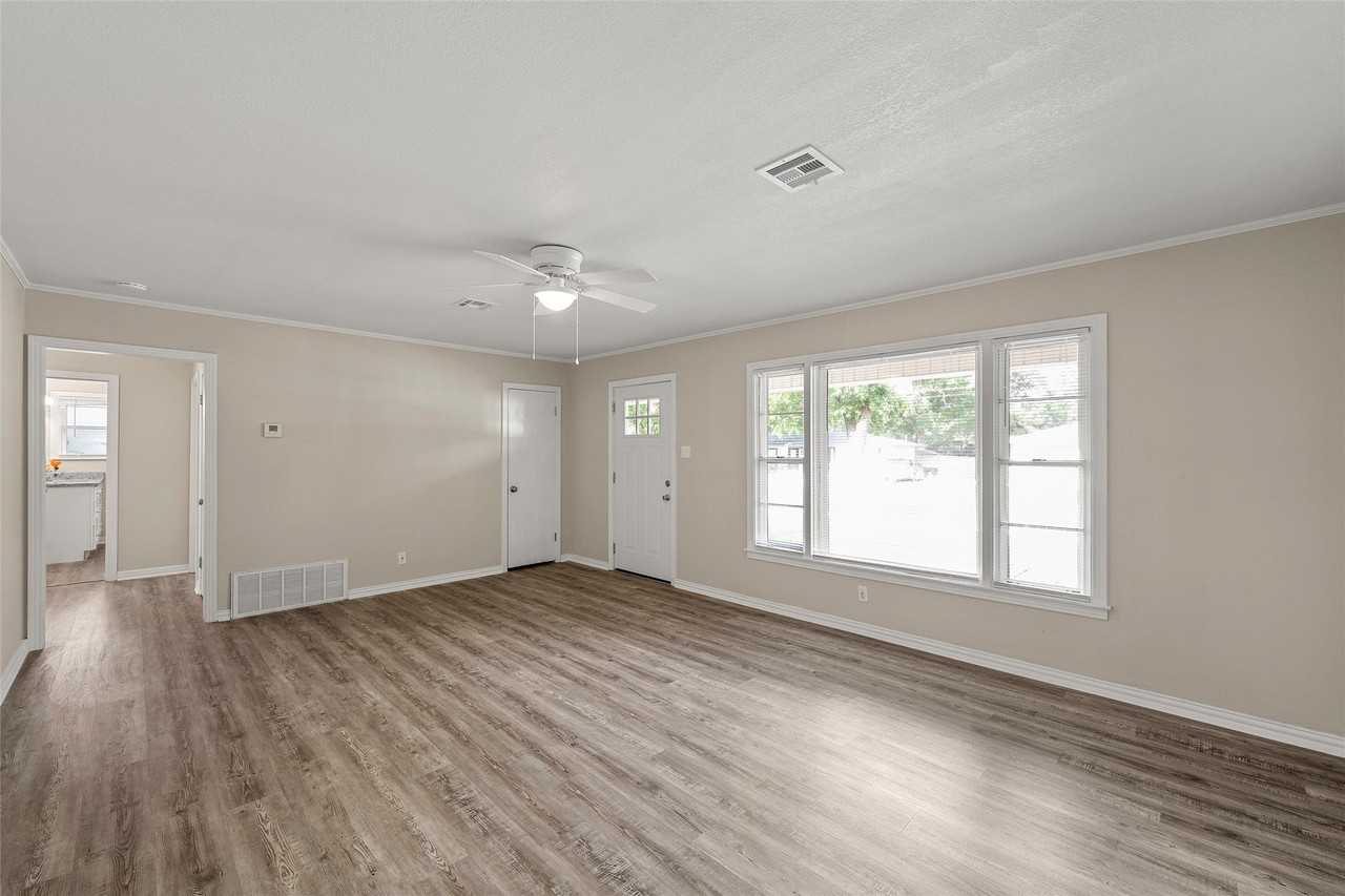 609 N Norma Dr - Photo 4 of 27