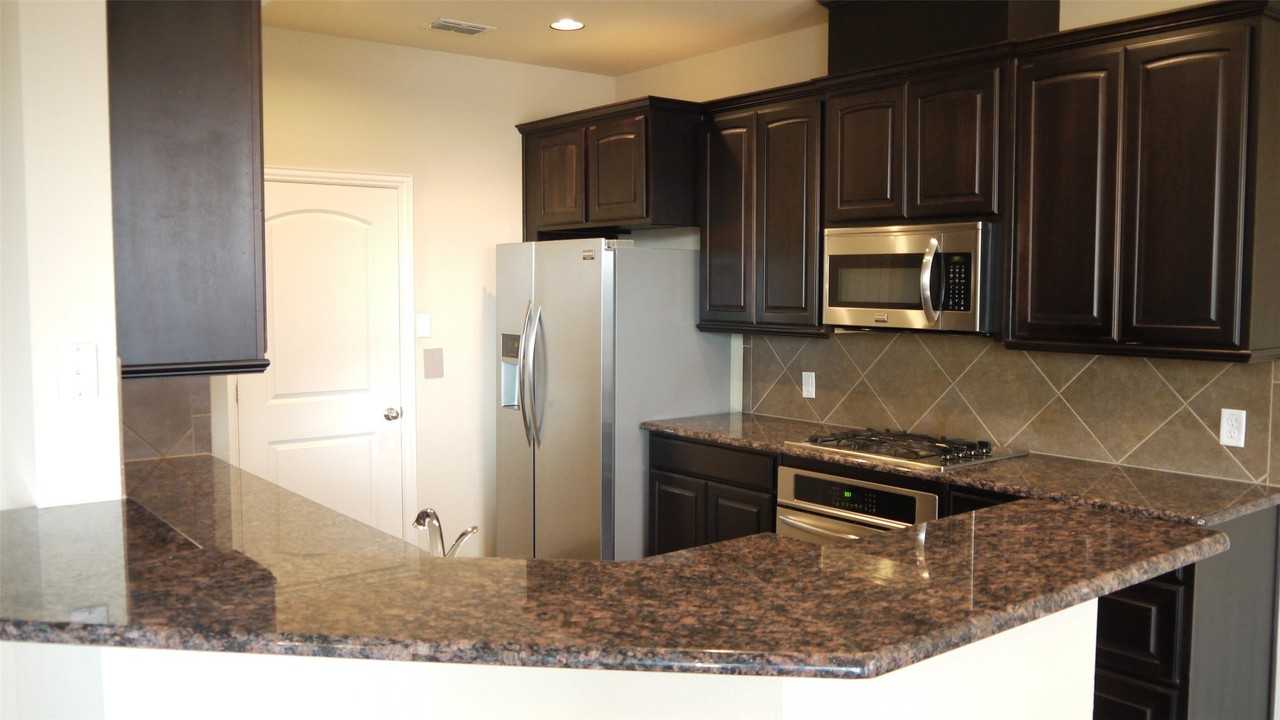 4660 Perthshire Ct - Photo 4 of 19