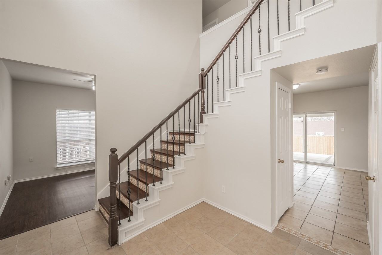 1411 Prentice St - Photo 4 of 40