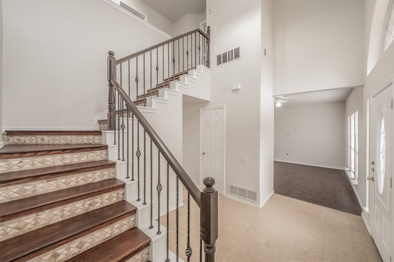 1411 Prentice St - Photo 5 of 40