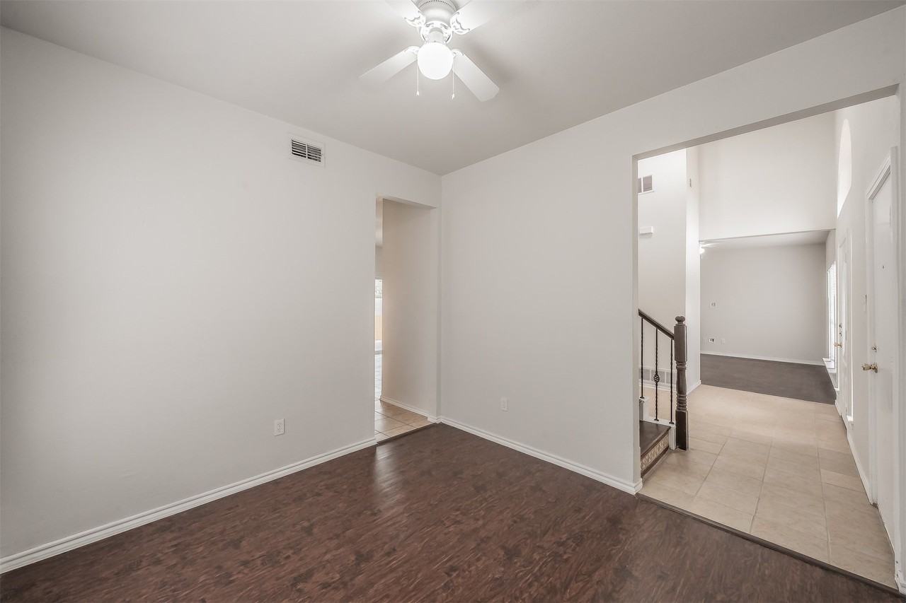 1411 Prentice St - Photo 7 of 40