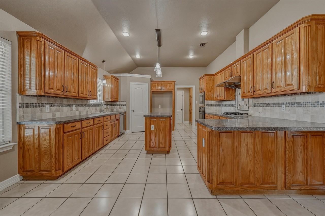 1801 Callender Hill Rd - Photo 7 of 40
