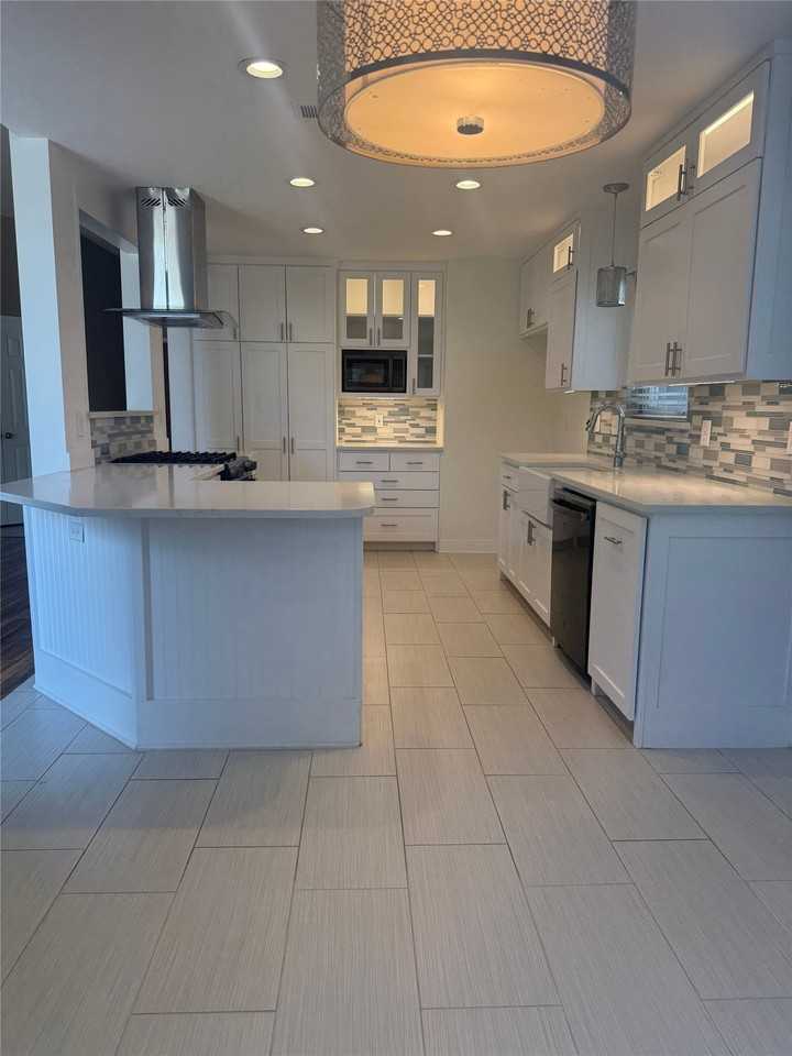1325 Gatewood Dr - Photo 2 of 10