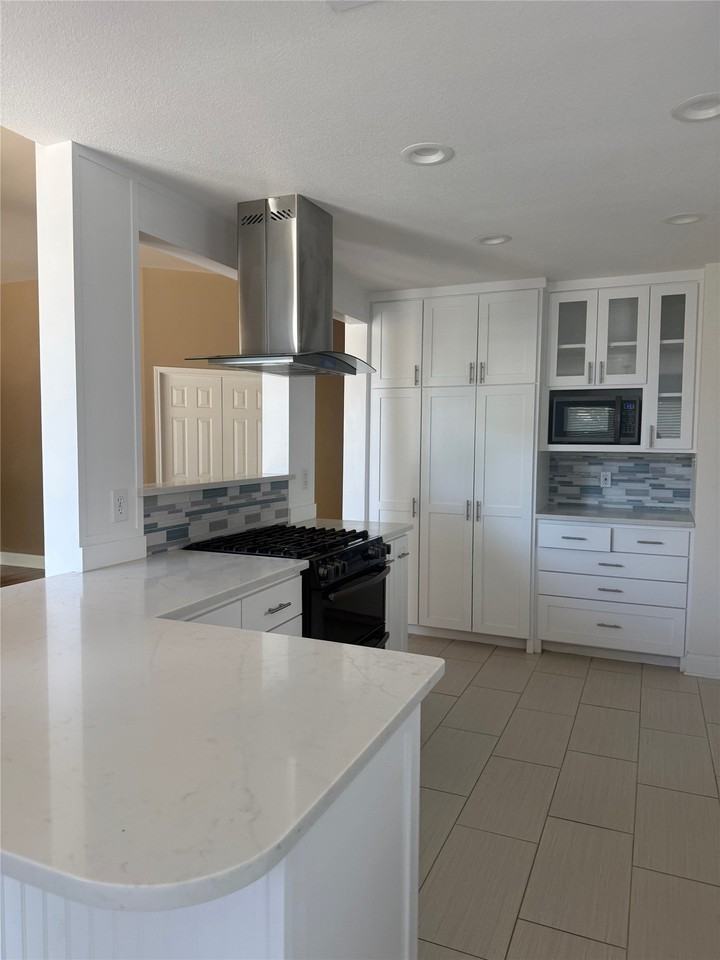 1325 Gatewood Dr - Photo 4 of 10