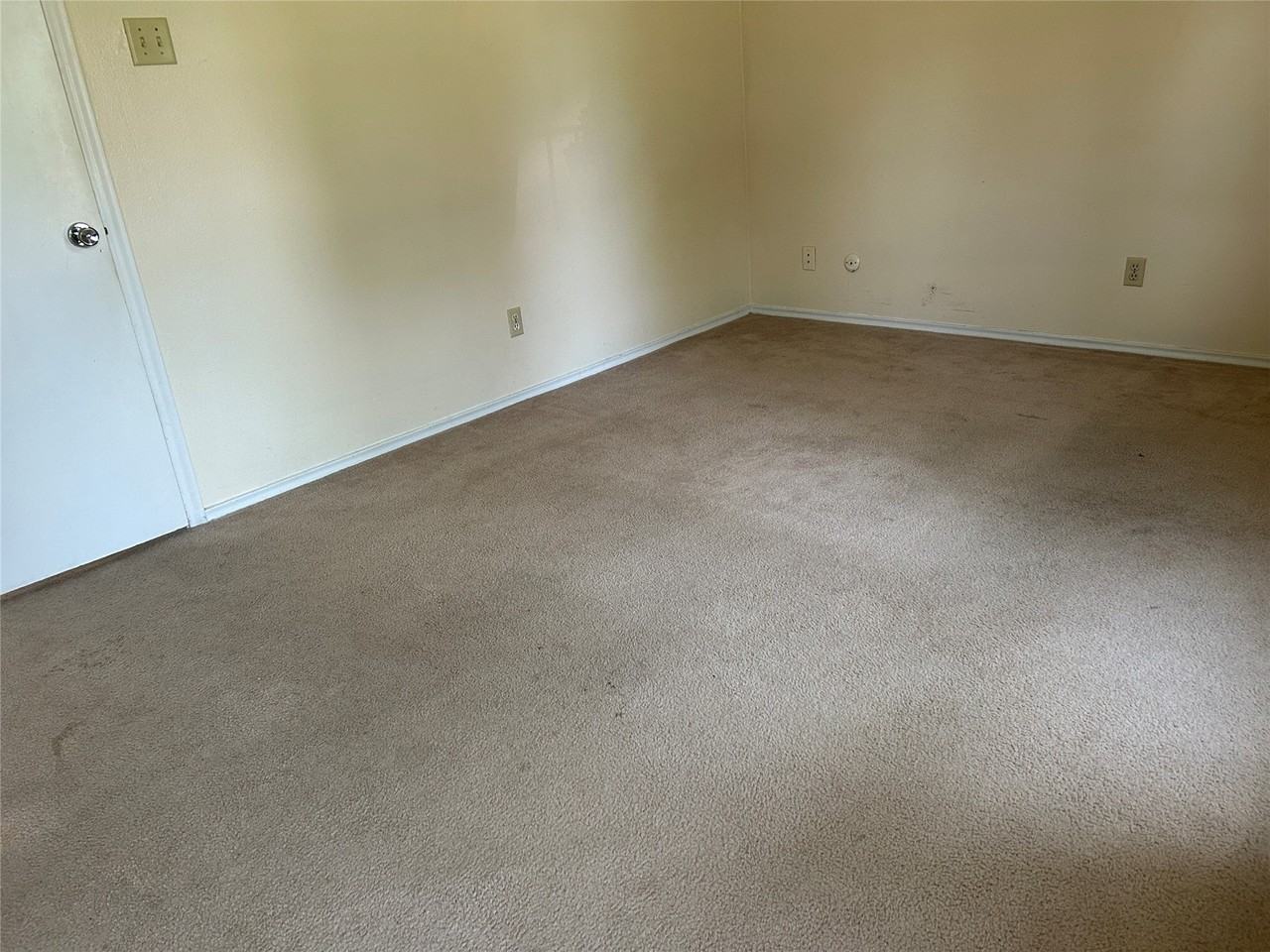 413 Beverly Dr - Photo 3 of 4