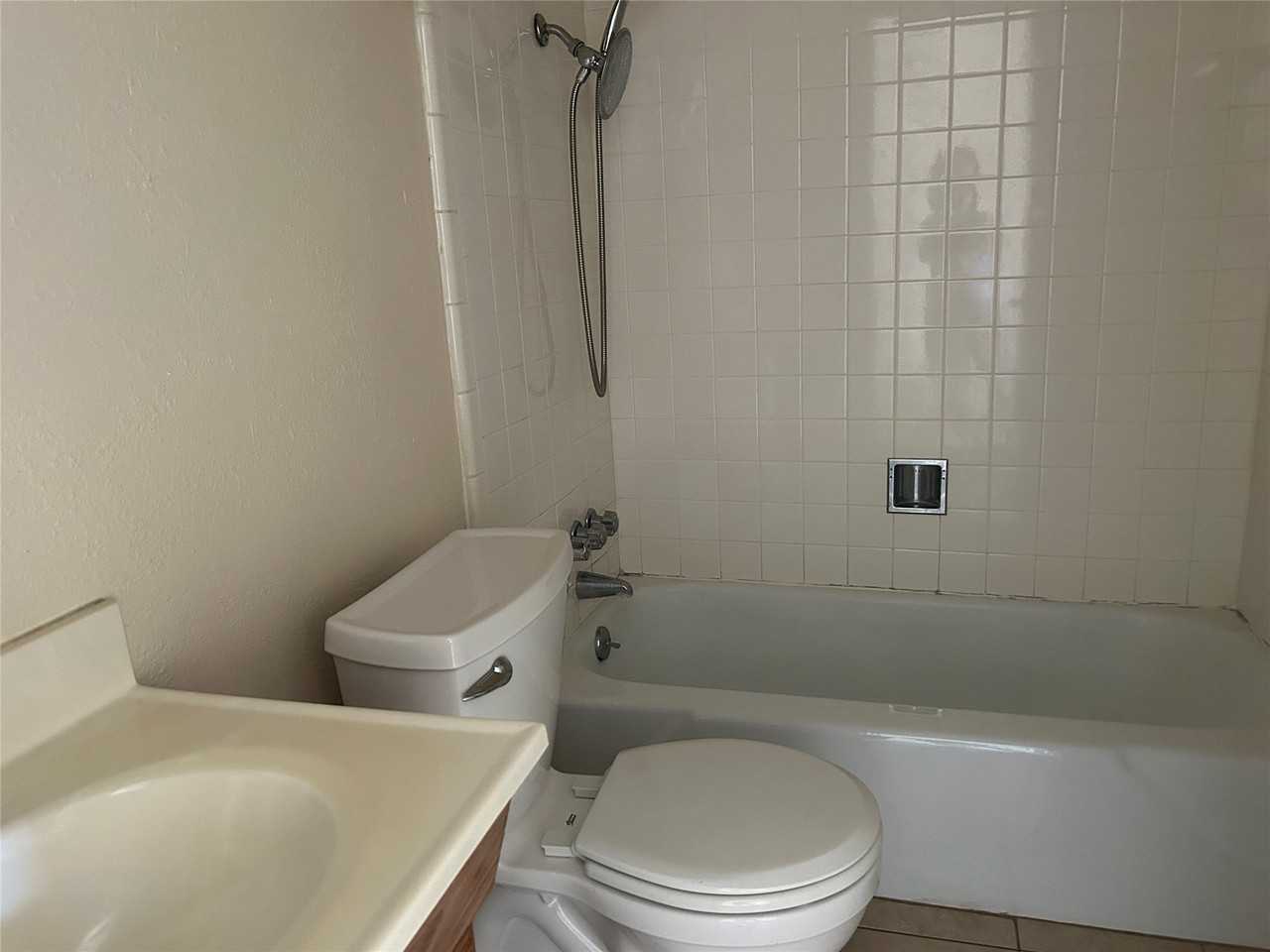413 Beverly Dr - Photo 4 of 4