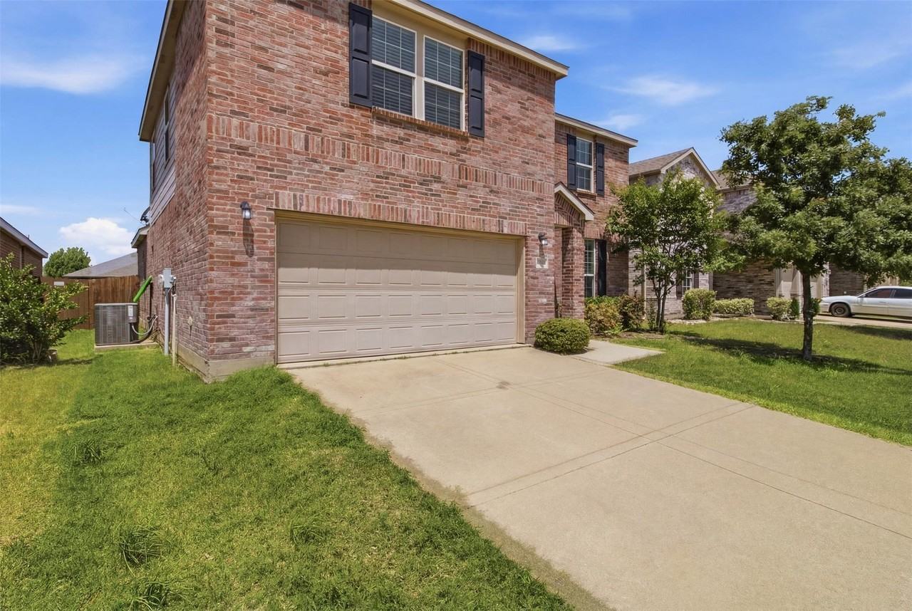 1716 Gayla Creek Dr - Photo 2 of 32