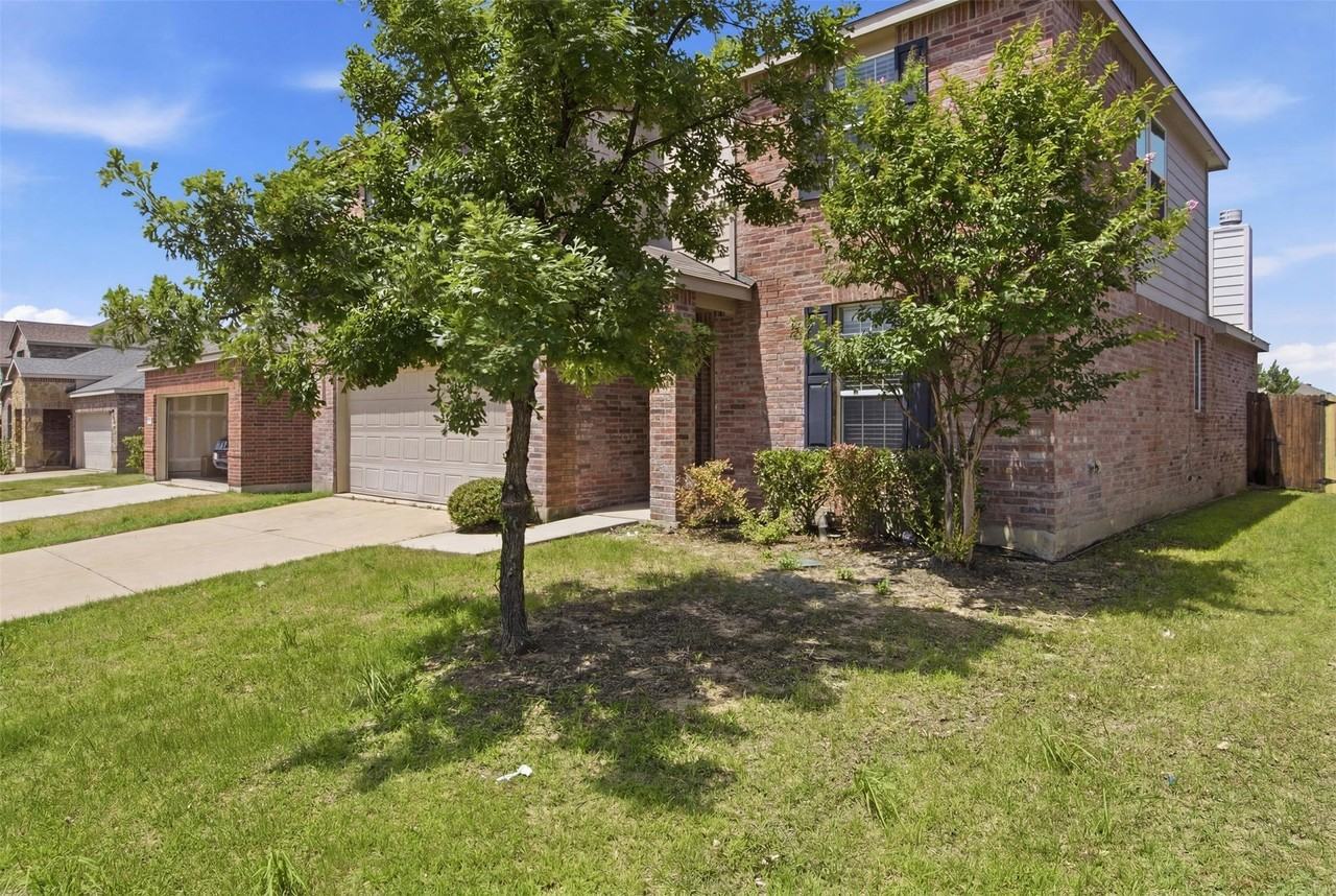 1716 Gayla Creek Dr - Photo 3 of 32