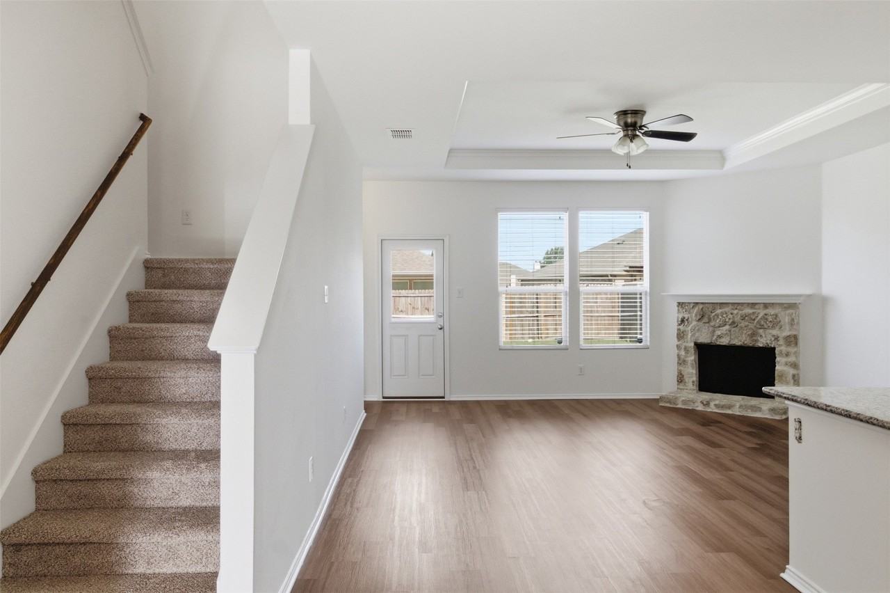 1716 Gayla Creek Dr - Photo 4 of 32