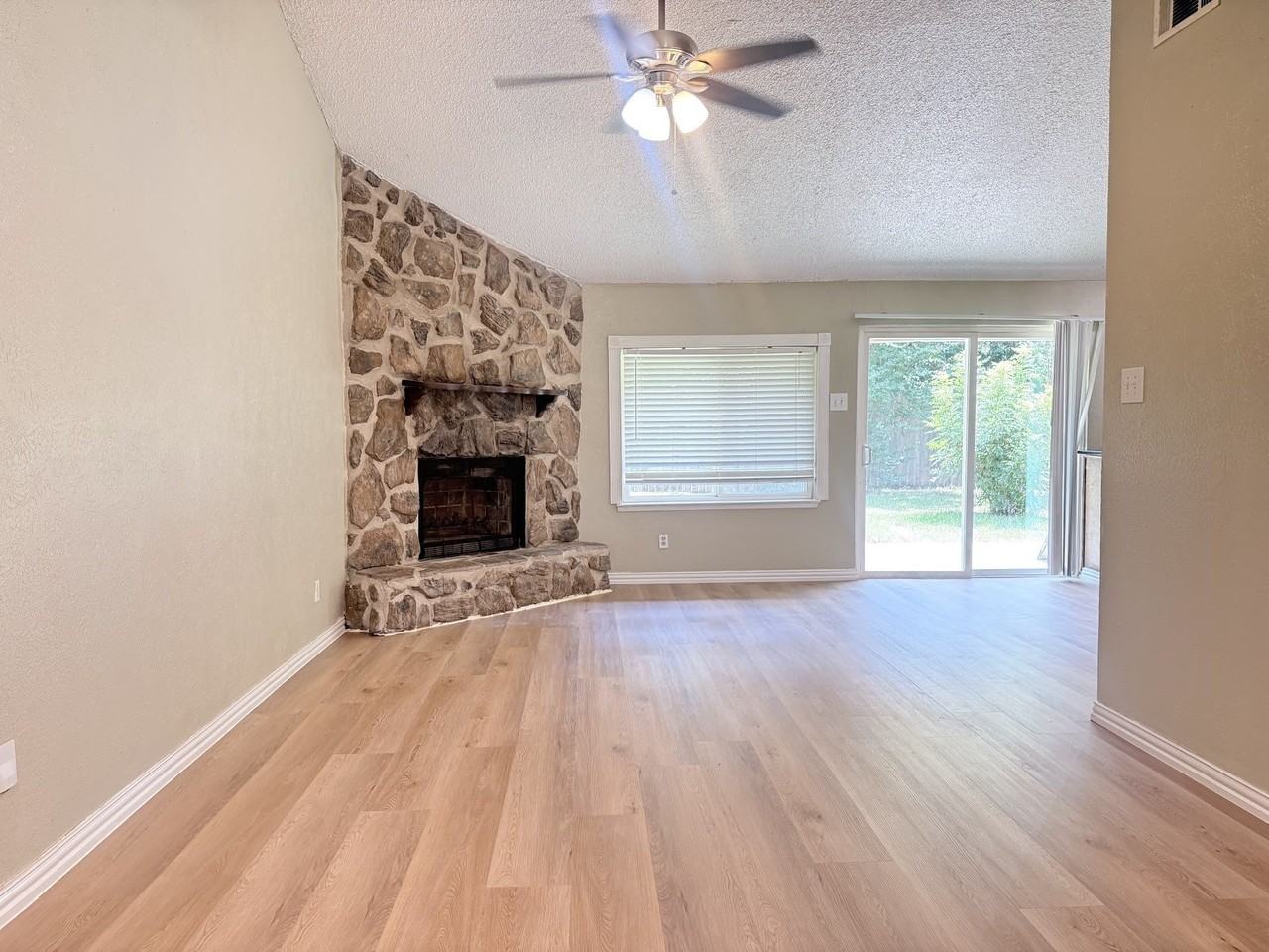 2104 Sunrise Trl - Photo 3 of 27