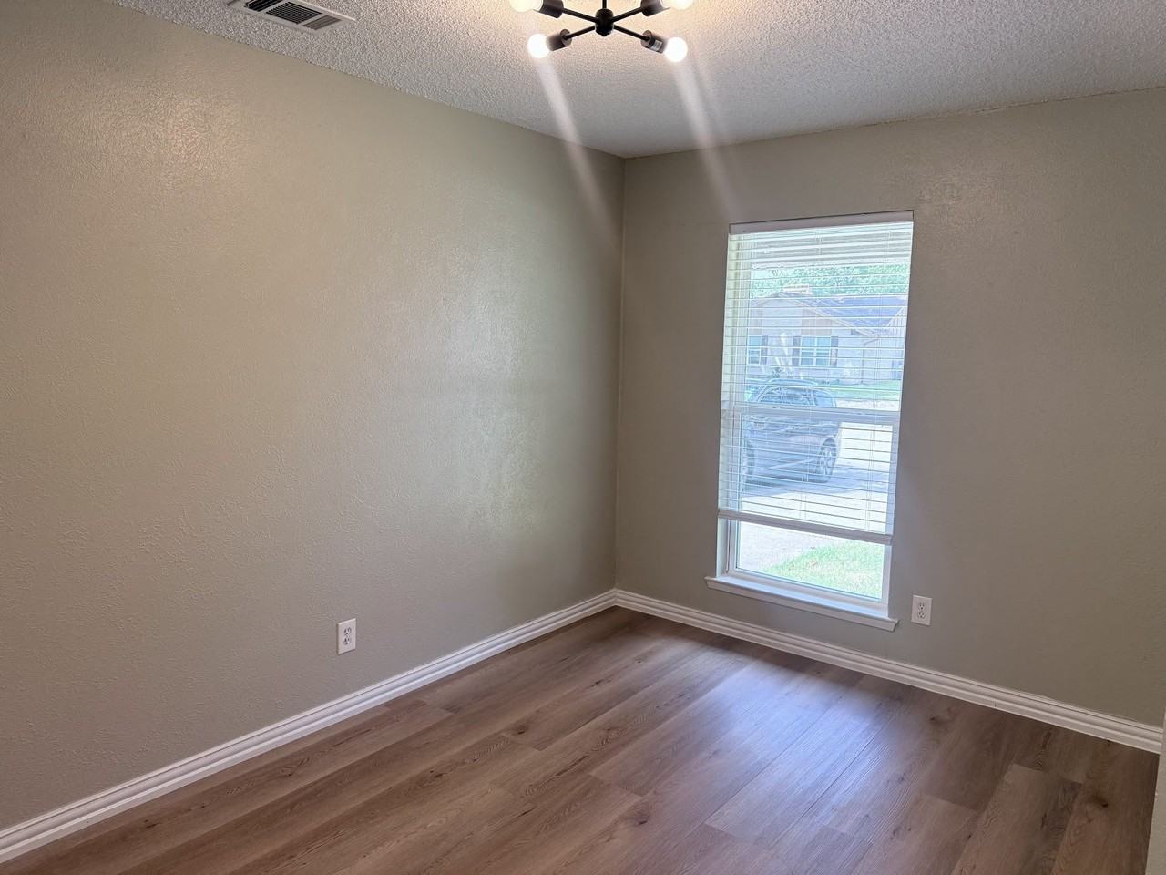 2104 Sunrise Trl - Photo 4 of 27