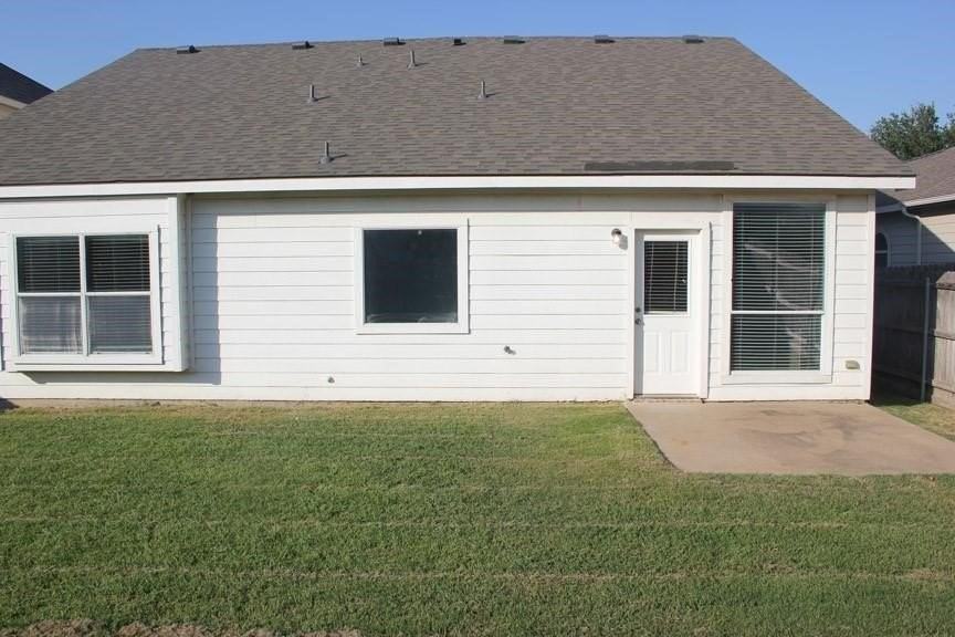 661 Rosario Ln - Photo 3 of 18