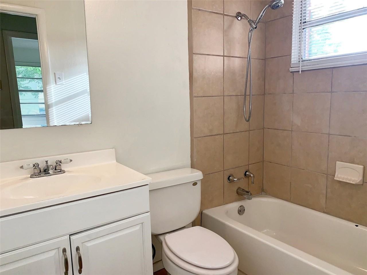 1701 Longview St - Photo 3 of 10