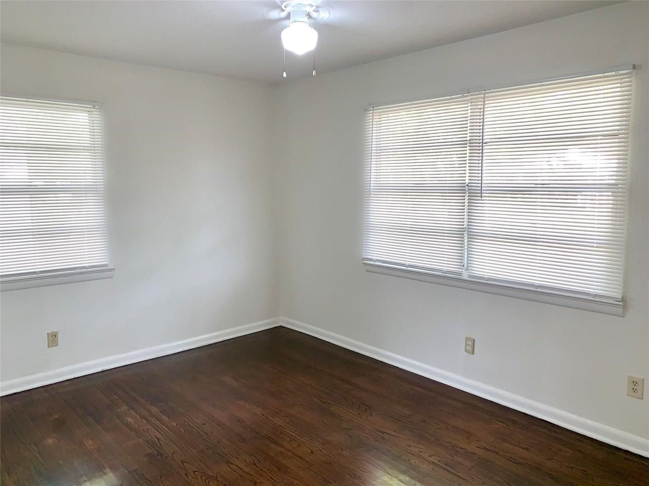 1701 Longview St - Photo 7 of 10