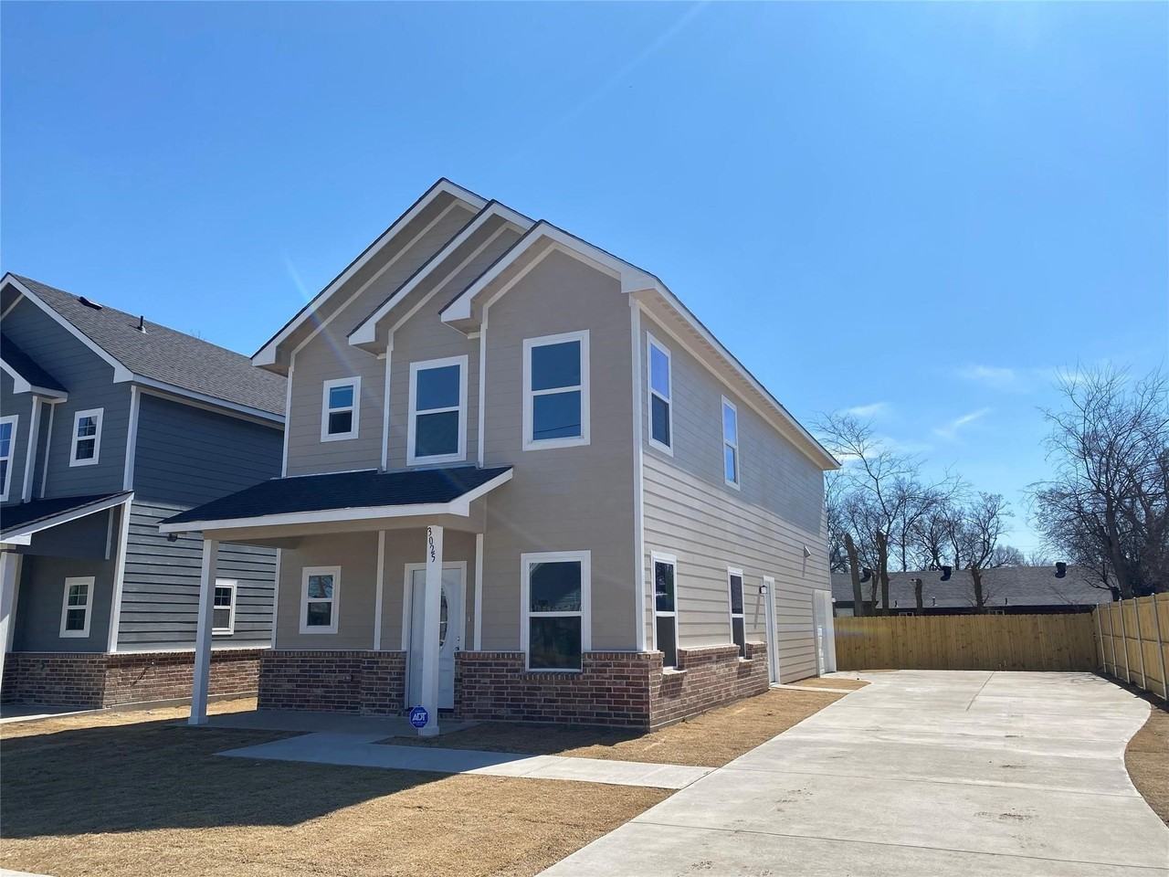 3025 Barling St - Photo 2 of 12