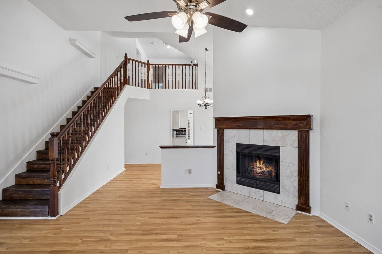537 Raintree Cir - Photo 4 of 31
