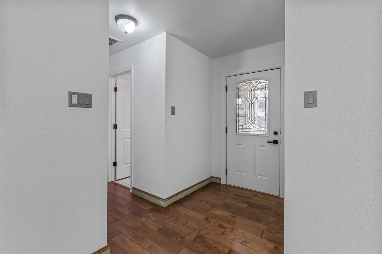 1440 Thistlewood Ln - Photo 5 of 19