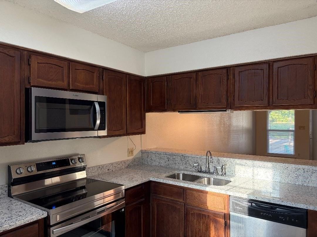 2909 Kathleen Ln - Photo 6 of 14