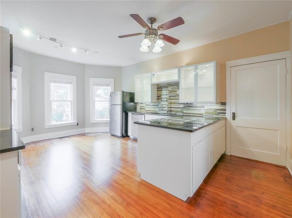 4616 Swiss Ave - Photo 7 of 16