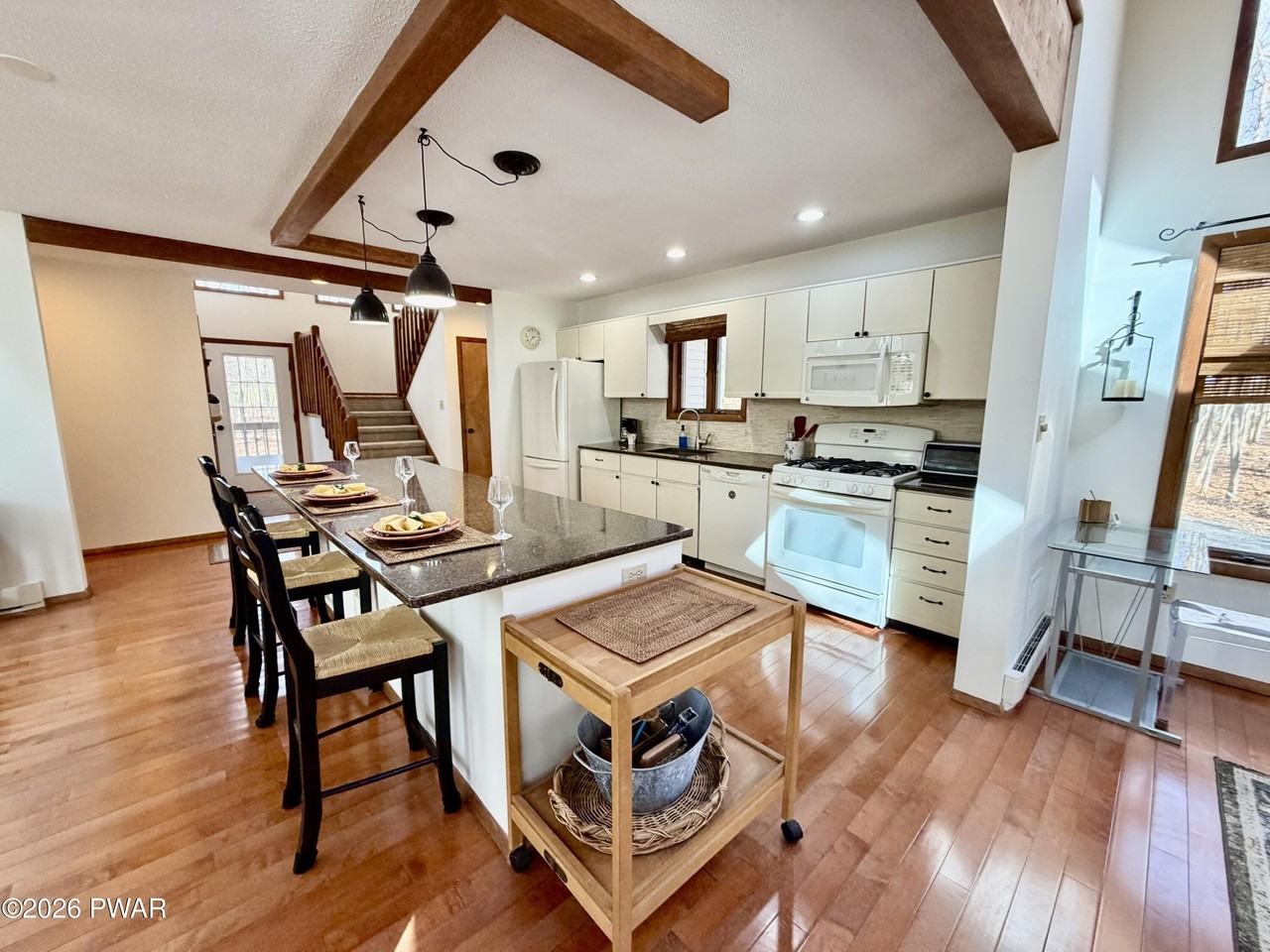 811 Paddock Ct - Photo 3 of 45