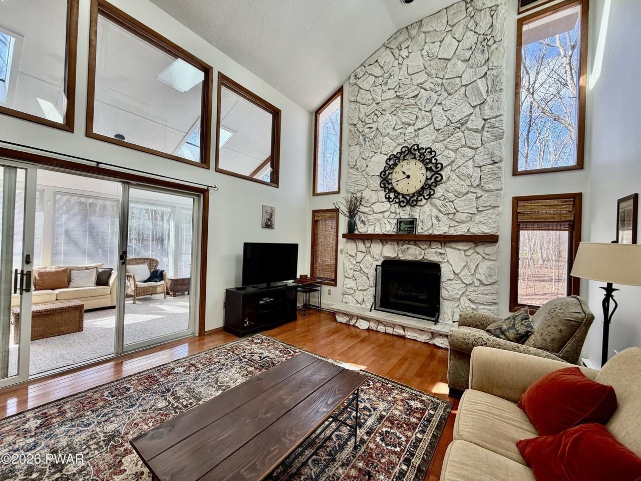 811 Paddock Ct - Photo 5 of 45
