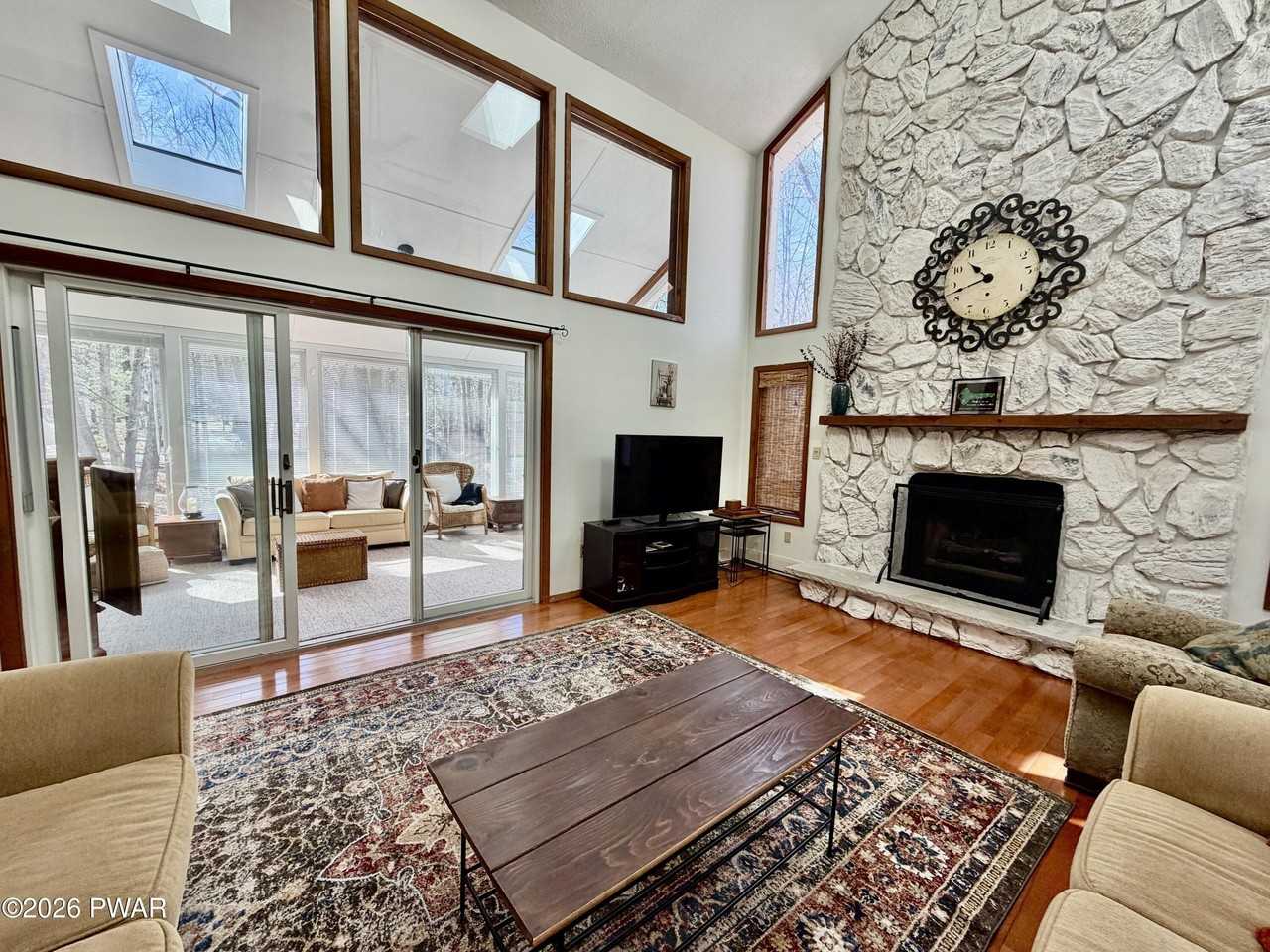 811 Paddock Ct - Photo 7 of 45