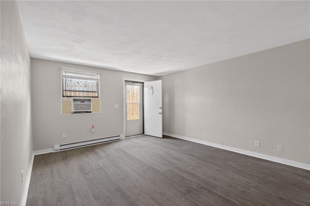 315 15th St #6 - Photo 6 of 20
