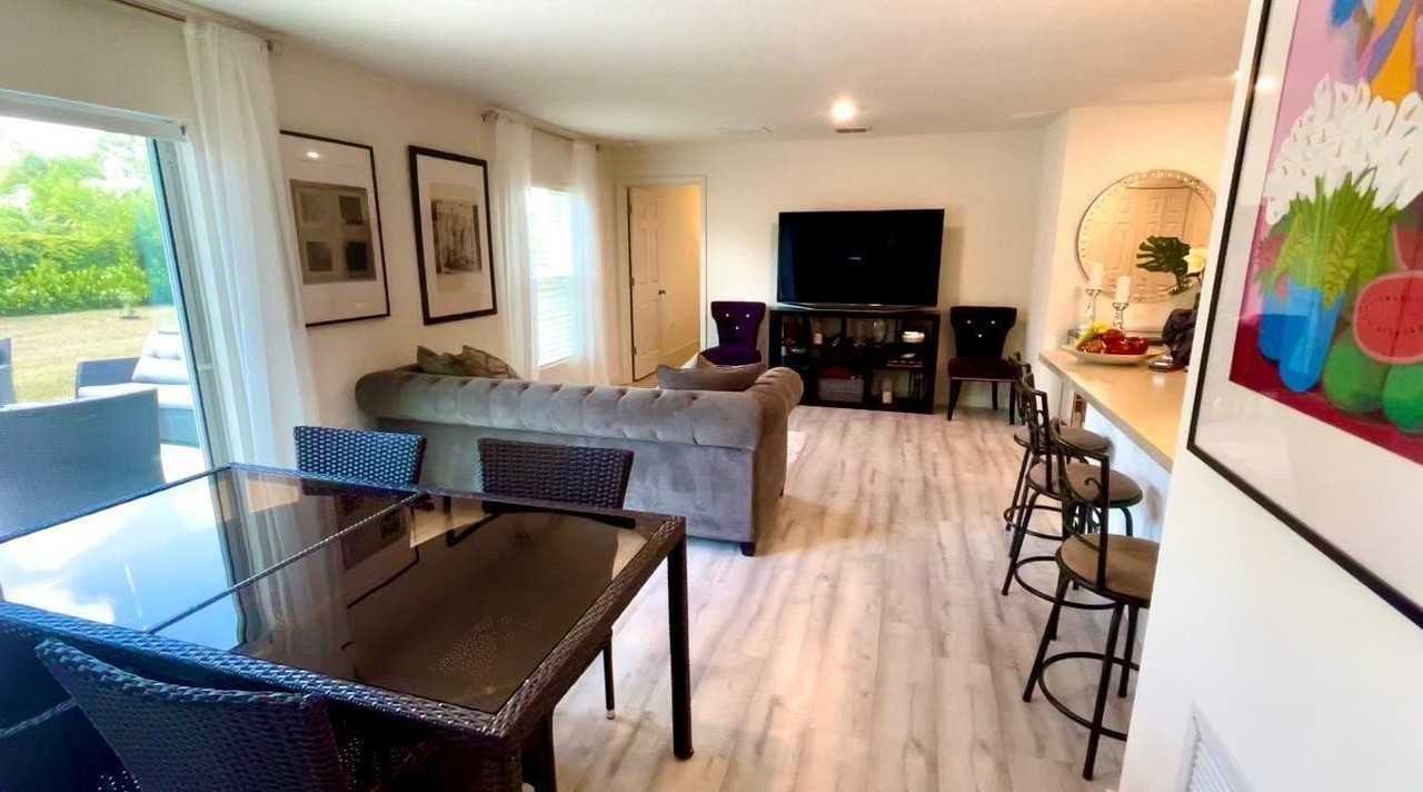 1348 Se Bayharbor St - Photo 4 of 19