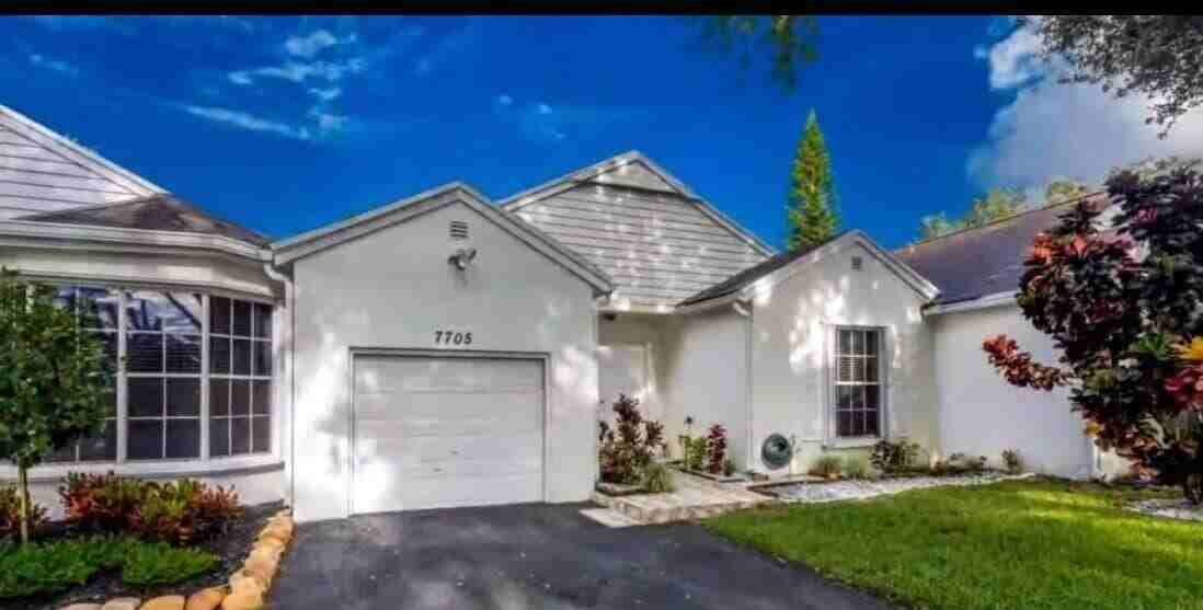 7705 Forest Green Ln - Photo 4 of 50